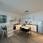 Luxurioeses Fuer 4 Personen, Neubau, Parkplatz Free Appartement
