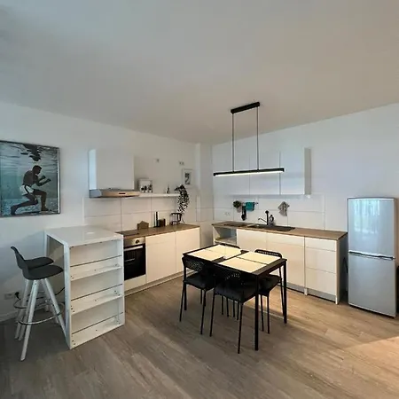 Luxuriöses Für 4 Personen, Neubau, Parkplatz Free Apartamento