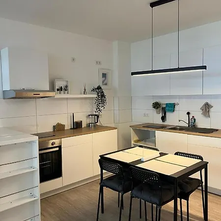 Luxuriöses Für 4 Personen, Neubau, Parkplatz Free