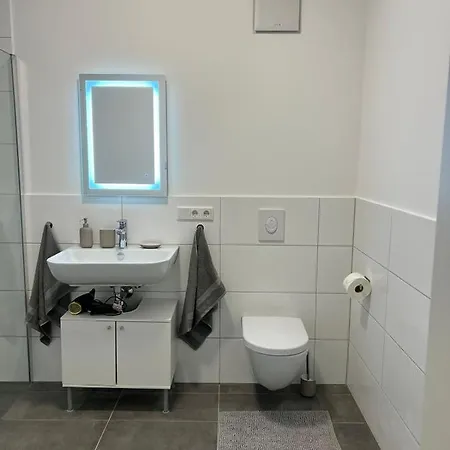 Luxuriöses Für 4 Personen, Neubau, Parkplatz Free